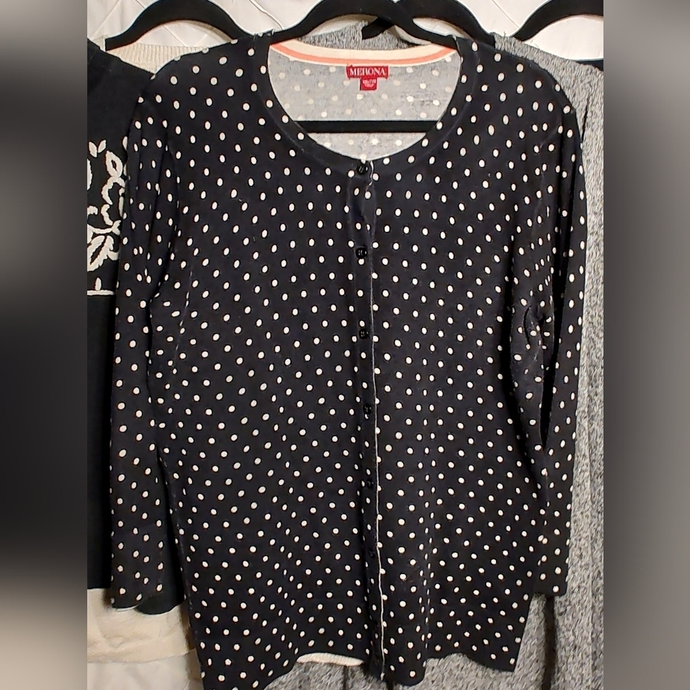 7 Piece Women's XL Black & White Bundle! ๐ค - Picture 9 of 16